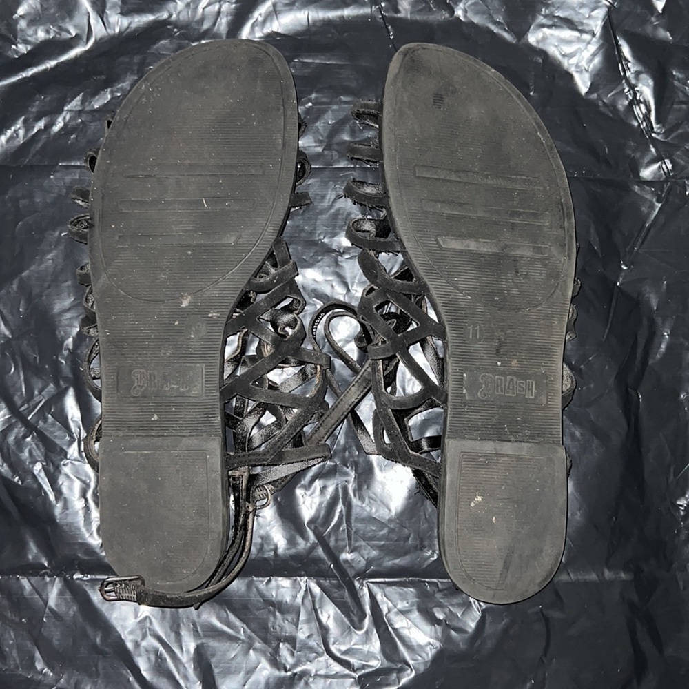 $3 SHOE - Picture 2 of 2